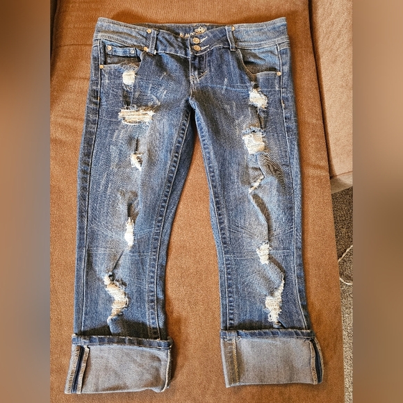 Almost Famous Distressed/Destroyed Low-Rise Cuffed Capri Jeans Size 13 - Picture 12 of 12